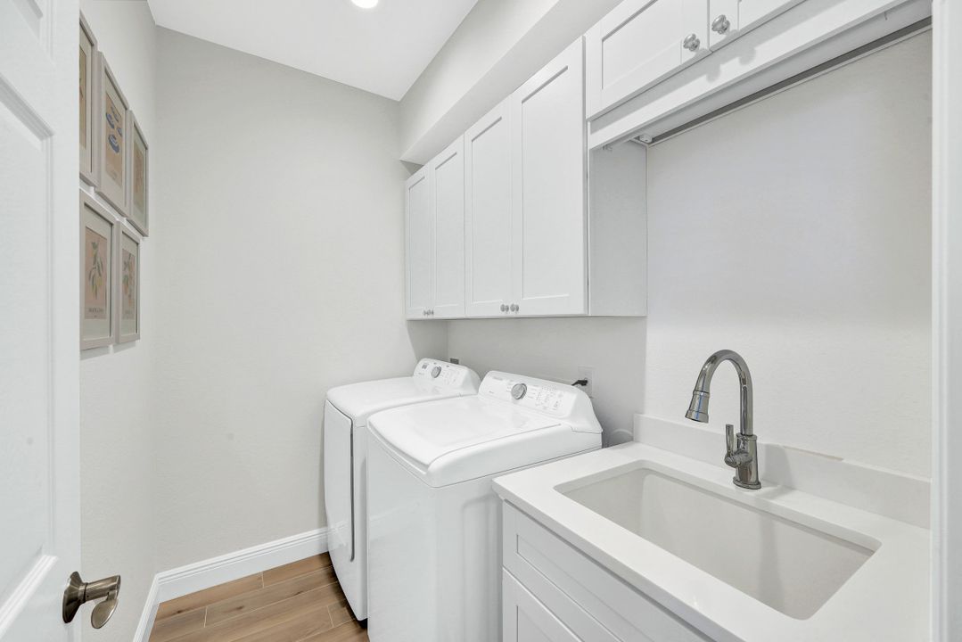 5910 Almaden Dr, Naples, FL 34119