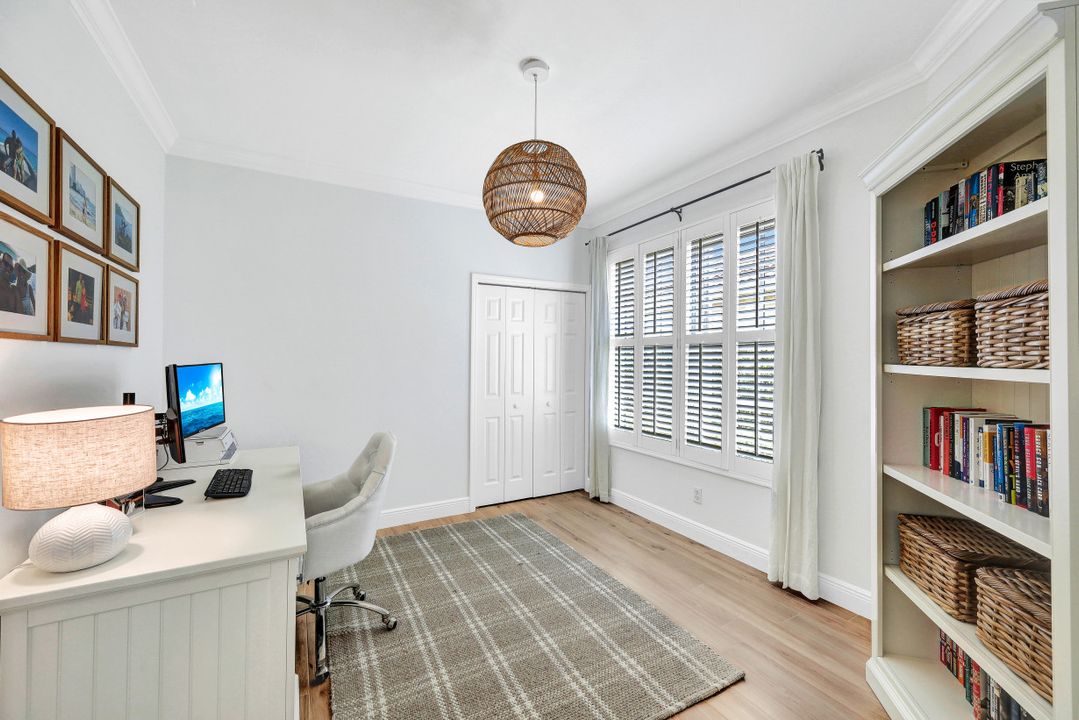 5910 Almaden Dr, Naples, FL 34119