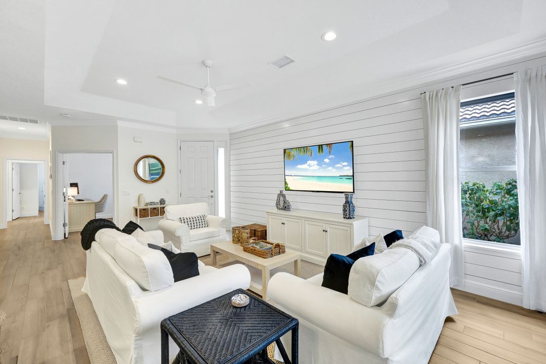 5910 Almaden Dr, Naples, FL 34119