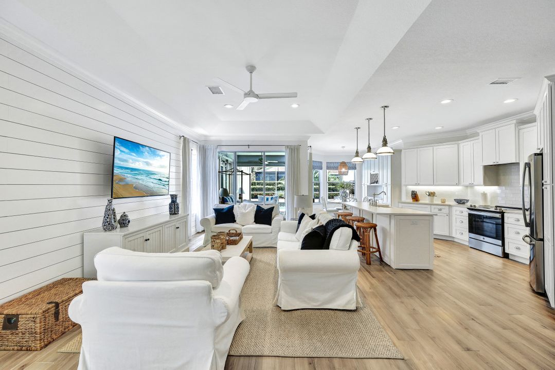 5910 Almaden Dr, Naples, FL 34119