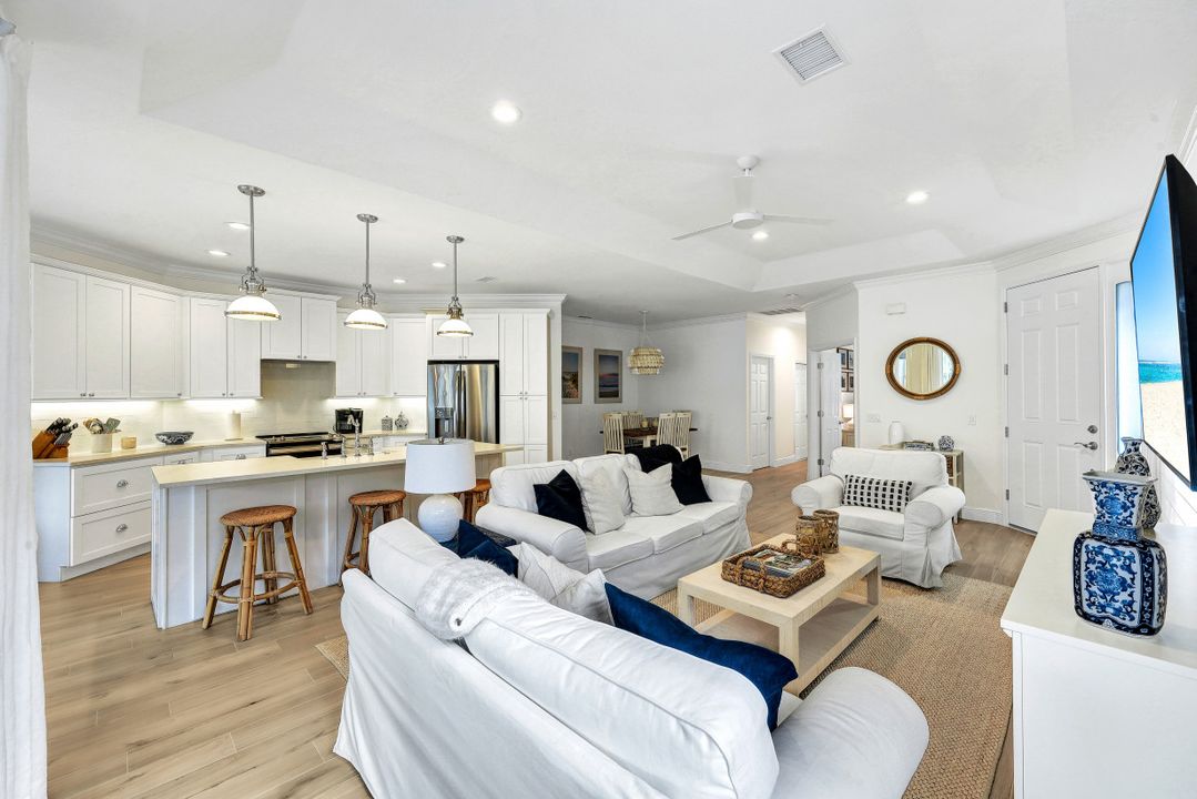 5910 Almaden Dr, Naples, FL 34119