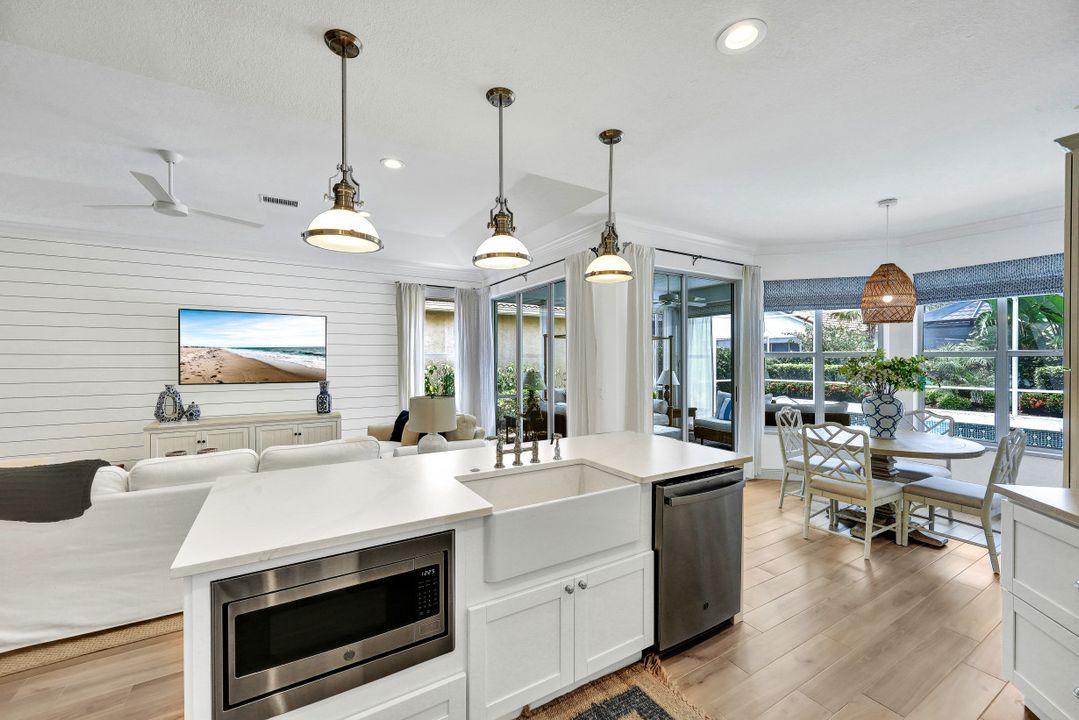 5910 Almaden Dr, Naples, FL 34119