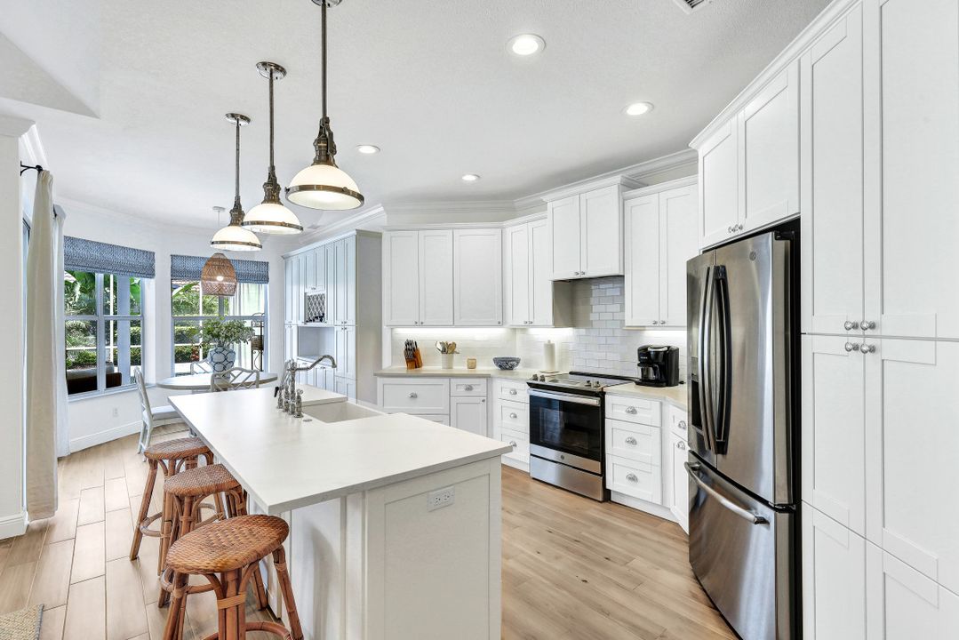 5910 Almaden Dr, Naples, FL 34119