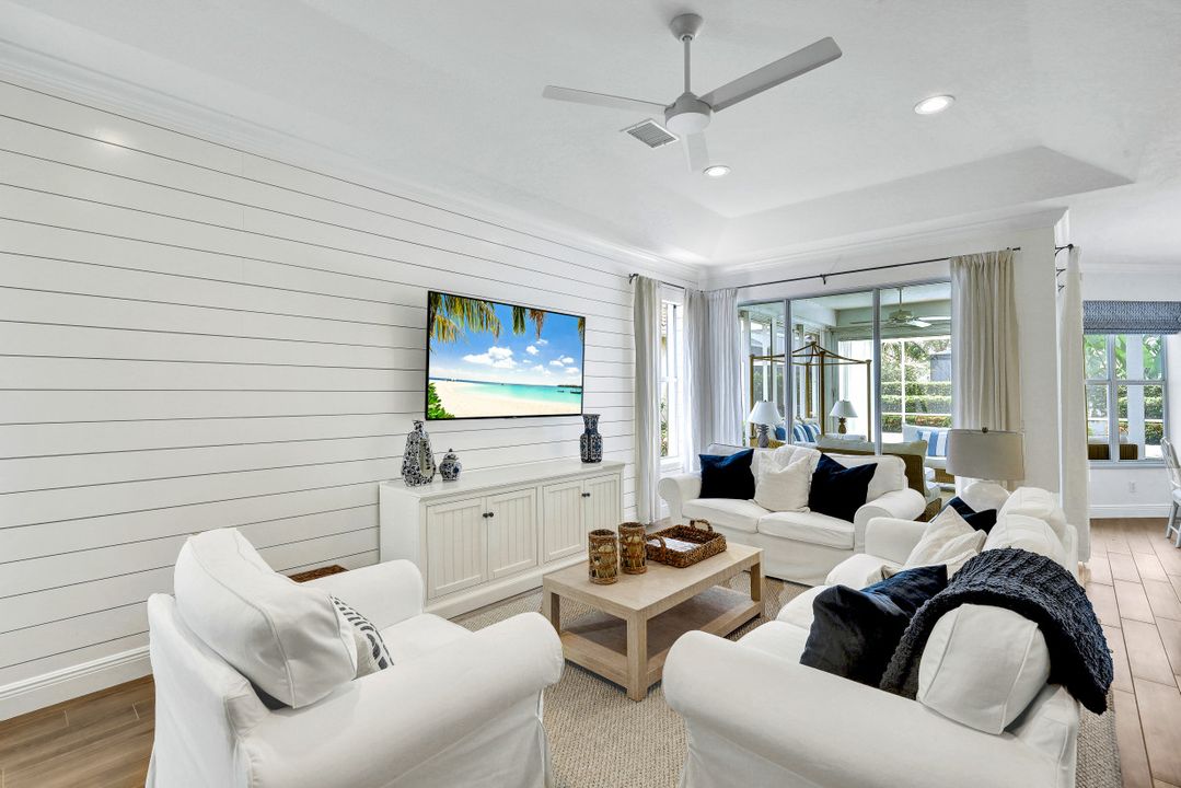 5910 Almaden Dr, Naples, FL 34119