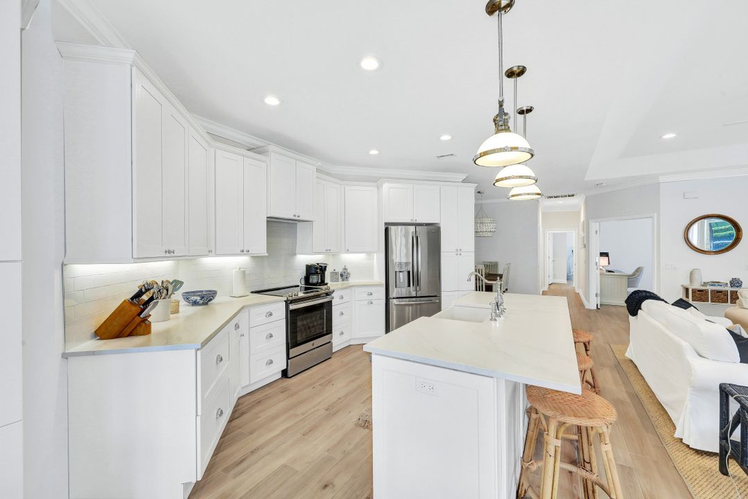 5910 Almaden Dr, Naples, FL 34119