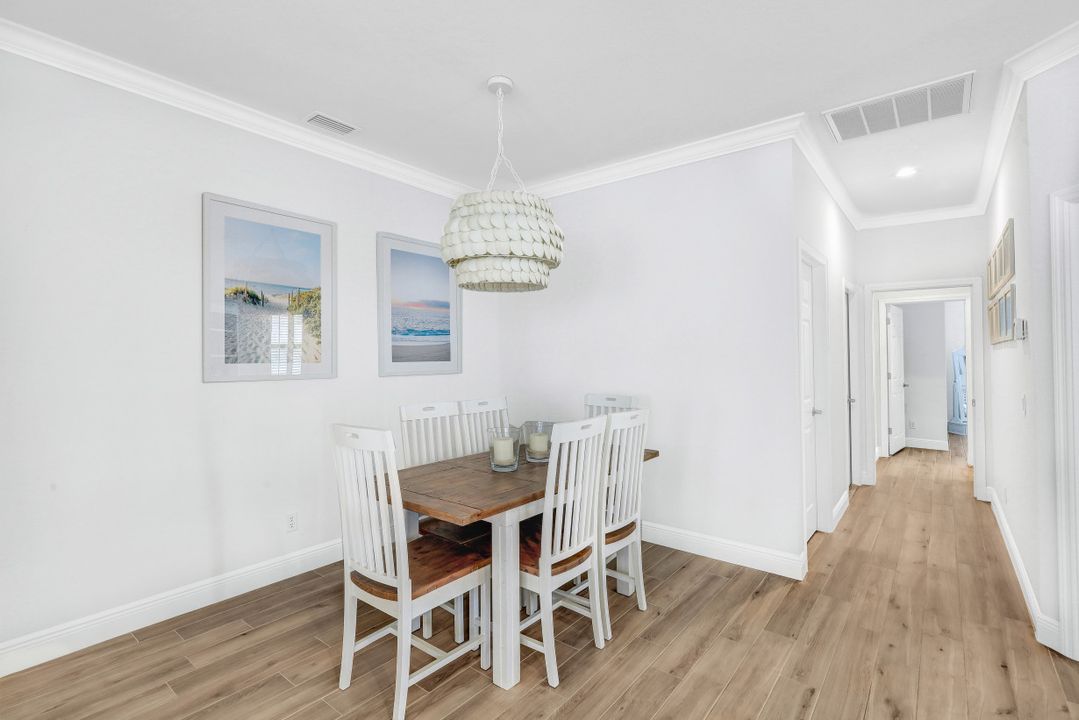 5910 Almaden Dr, Naples, FL 34119