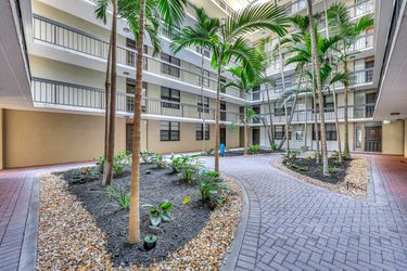 651 Seaview Ct