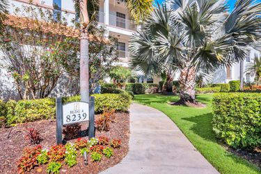 8239 Parkstone Pl