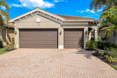 3224 Pacific Dr