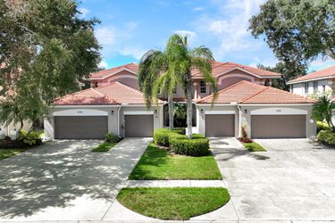 2015 Crestview Way