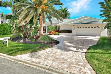 557 Parkwood Ln
