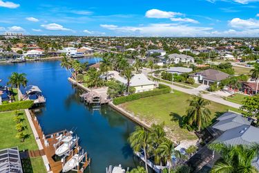 128 S Bahama Ave