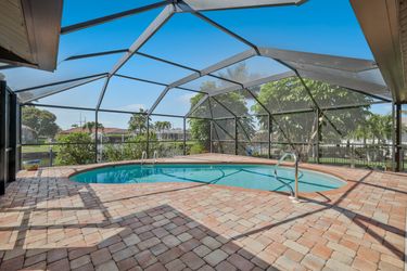 1904 SE 36th Terrace