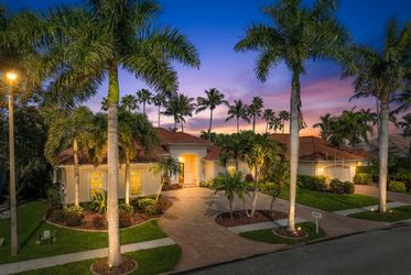 1817 Lagoon Ln