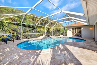 6597 Willow Lake Cir