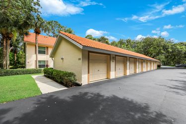 225 Robin Hood Cir
