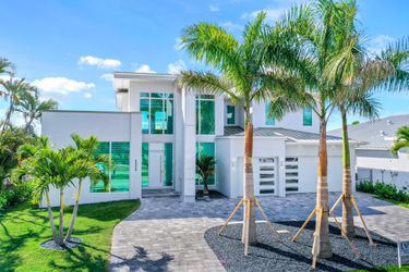 5020 Pelican Blvd