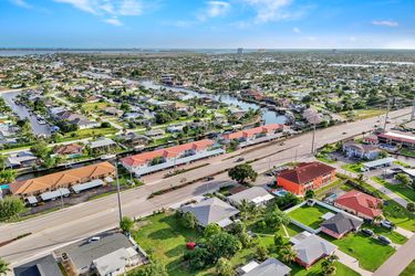 225 Cape Coral Pkwy E