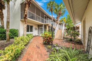 2325 Hidden Lake Dr