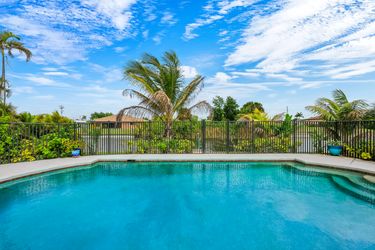 713 SW 39th Terrace