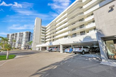 4253 Bay Beach Ln