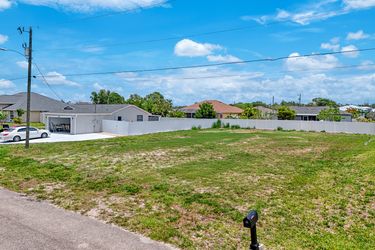 3205 NW 2nd Pl