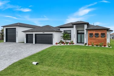 126 NW 25th St