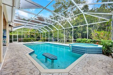 440 Henley Dr