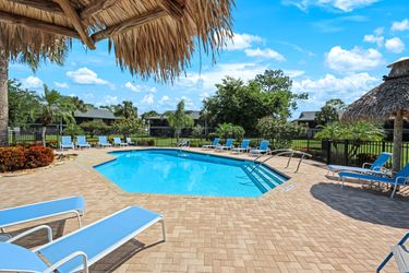 1228 Commonwealth Cir #203