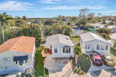 10827 Little Heron Cir SE