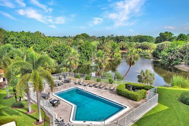 955 Palm View Dr