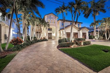 3820 Surfside Blvd