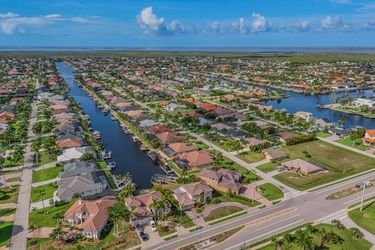 2502 Cape Coral Pkwy W