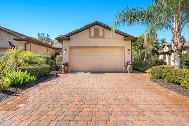 7121 Live Oak Dr