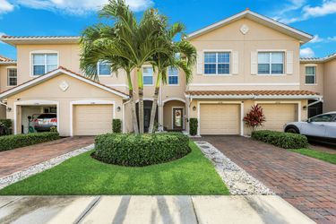 2736 Blossom Wy
