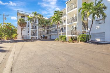 3131 Tennis Villas