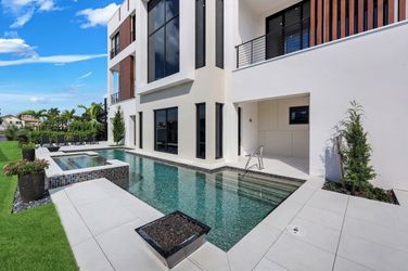 348 Seagull Ave