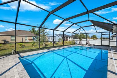 327 NW 23rd St