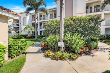 8247 Parkstone Pl