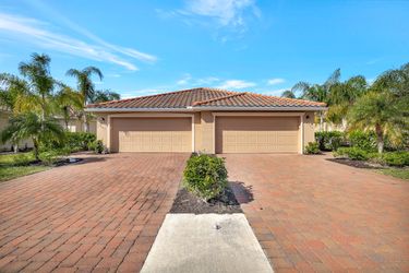 2567 Vine Ave
