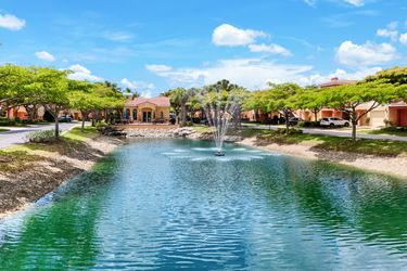 8721 Piazza Del Lago Cir