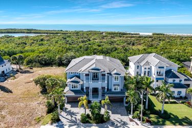 564 Spinnaker Dr