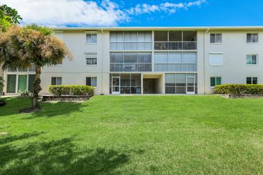 3051 Sandpiper Bay Cir