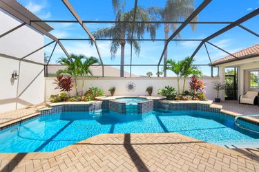22660 Fairlawn Ct