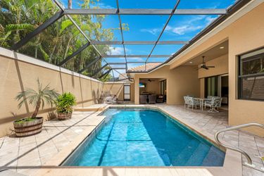 1221 Briarwood Ct