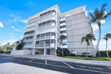 60 W Pelican St