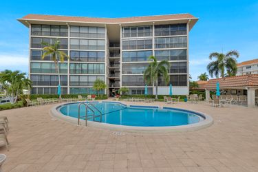 222 Harbour Dr