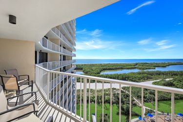380 Seaview Ct