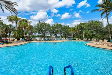 6124 Towncenter Cir