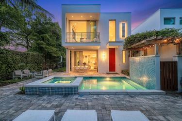 335 Banyan Blvd